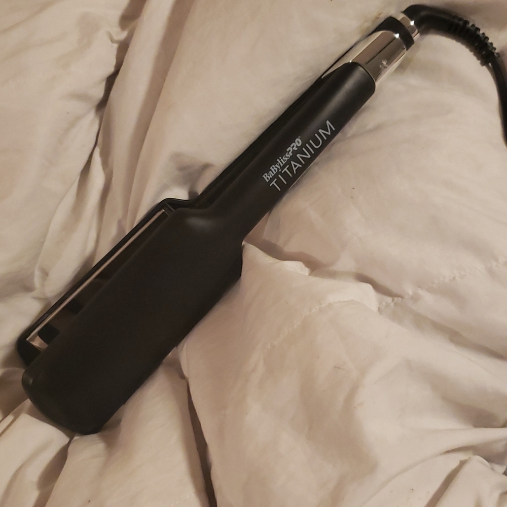 Babyliss pro titanium hair straightener